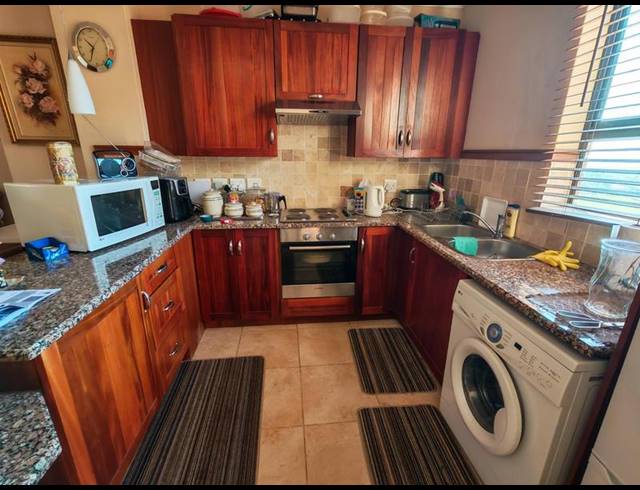 1 BEDROOM APARTMENT FOR SALE IN NEWLANDS